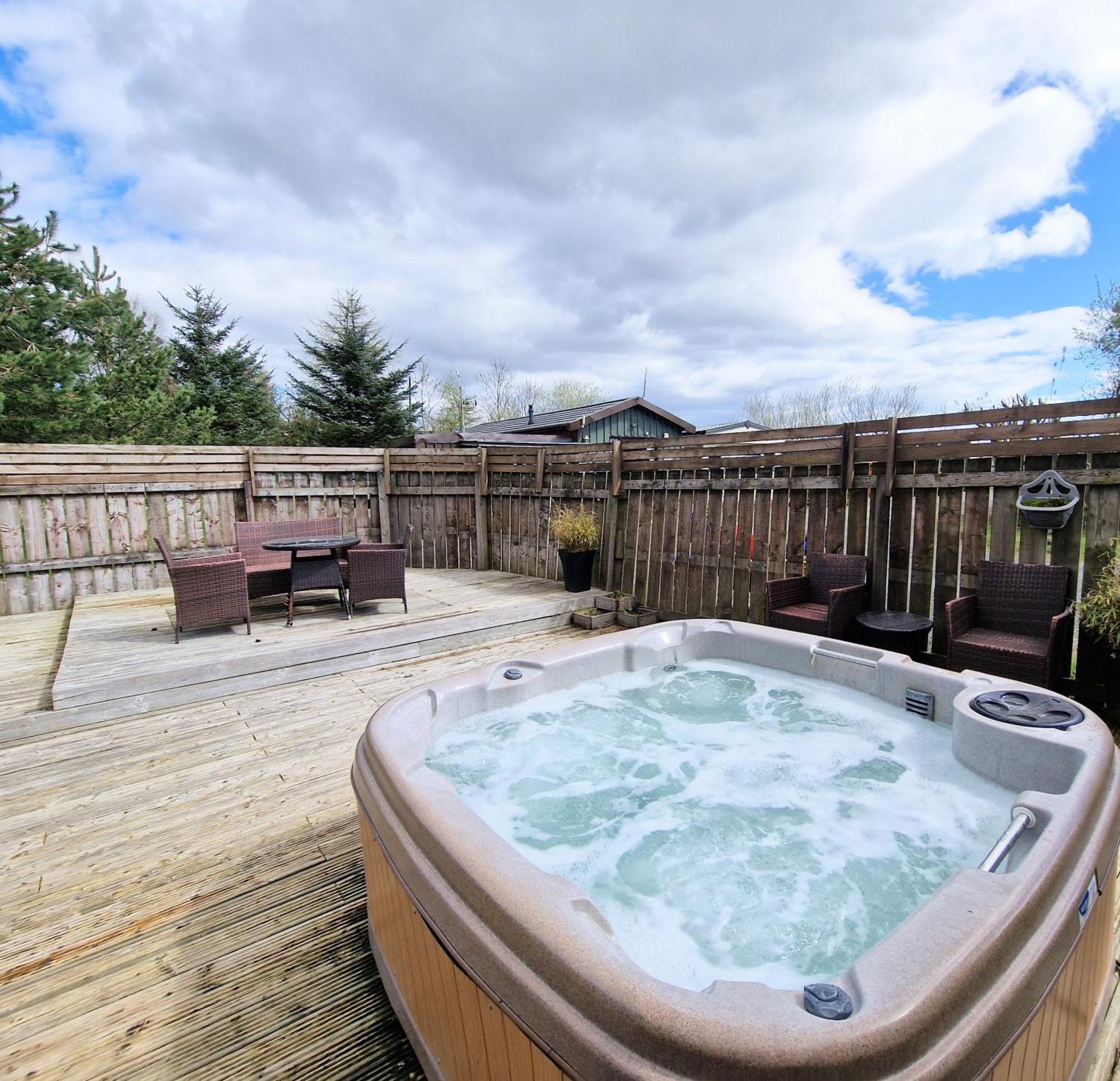 Villa Torridon 1 With Private Hot Tub - Fife - Loch Leven - Lomond Hills- Pet Friendly Kelty Exterior foto
